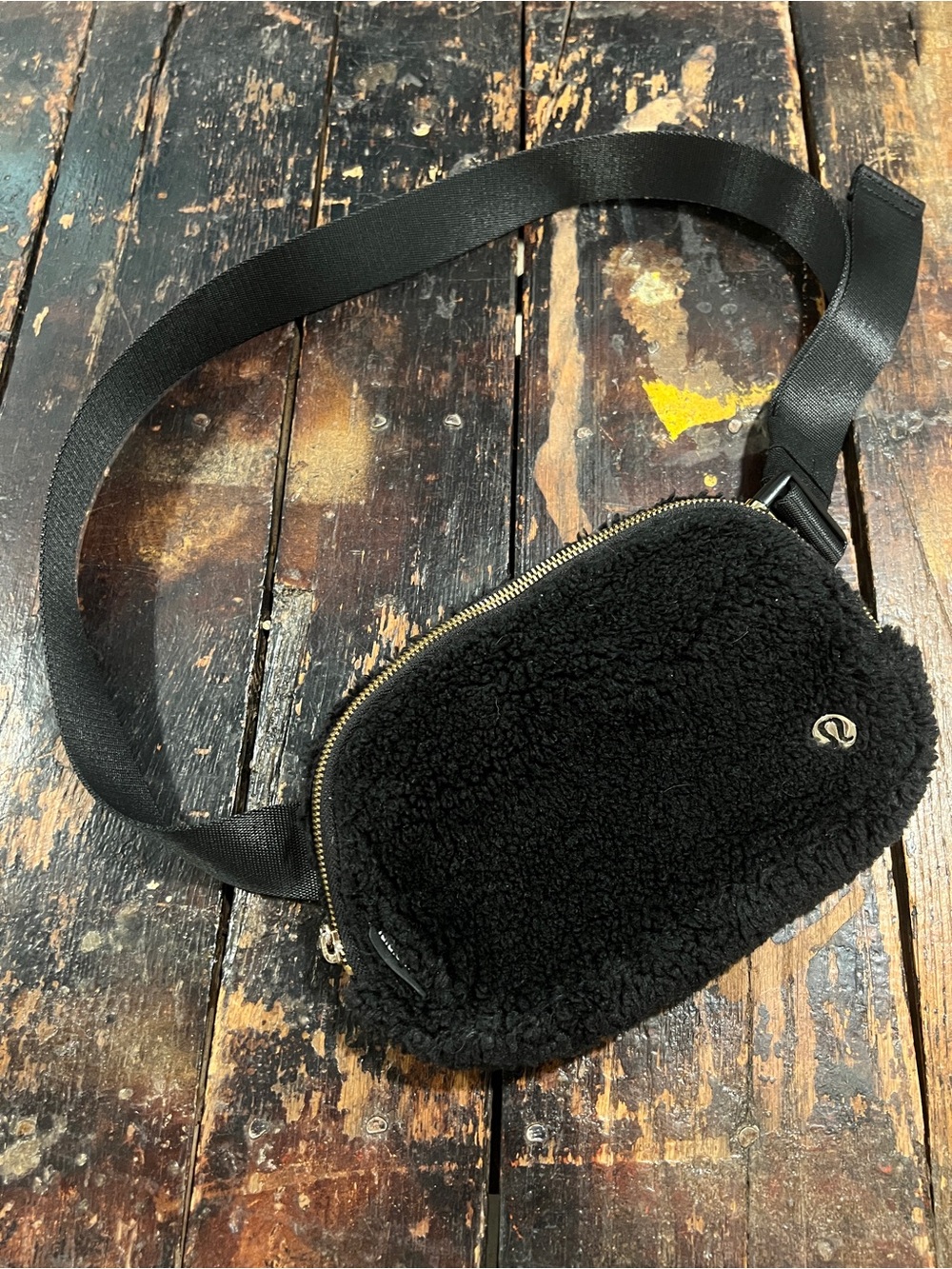 Lululemon Everywhere Belt Bag 1L
Fleece Black Sherpa